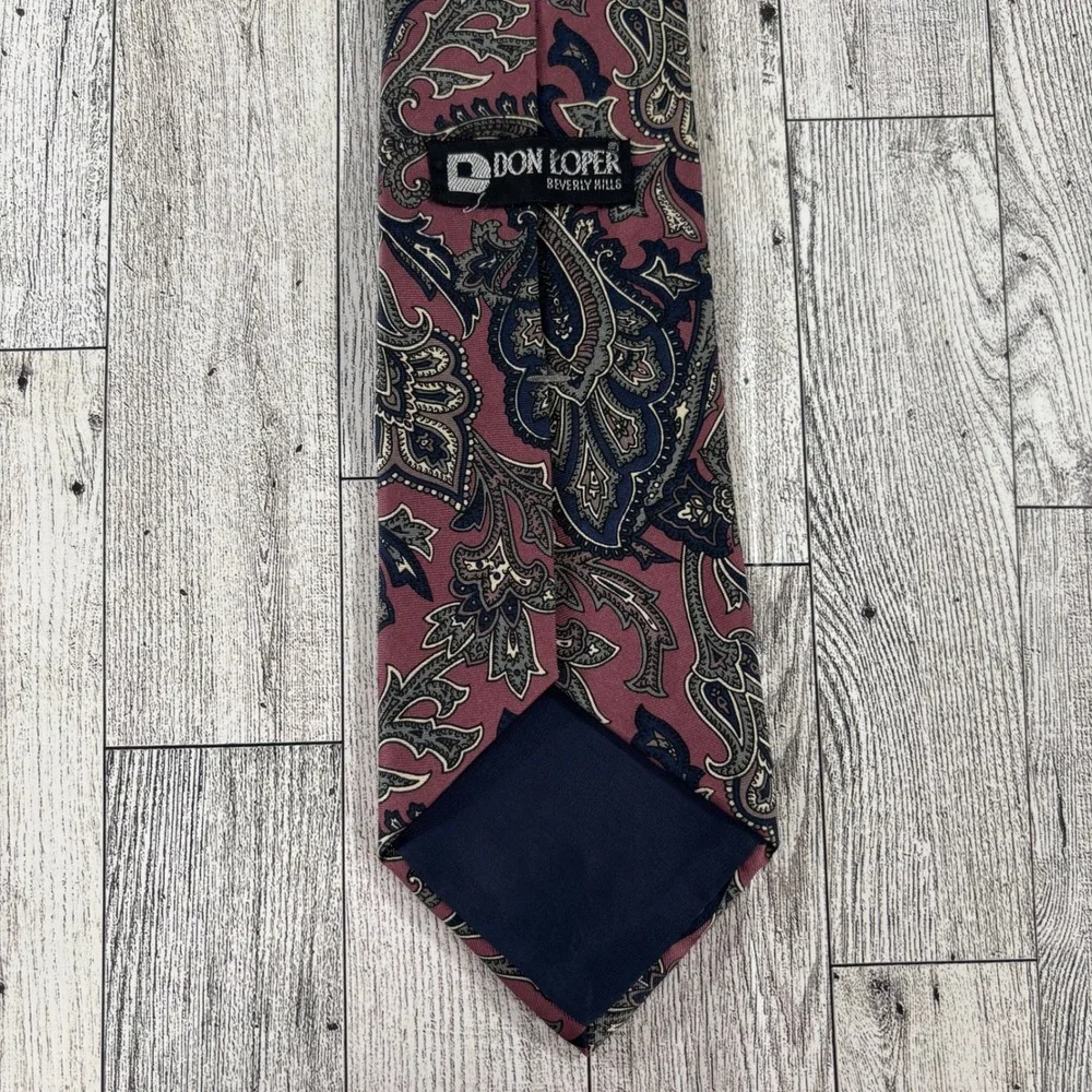 Don Loper Beverly Hills Mens Italian Silk Tie‎ Paisley Mauve Navy USA Made Vtg
